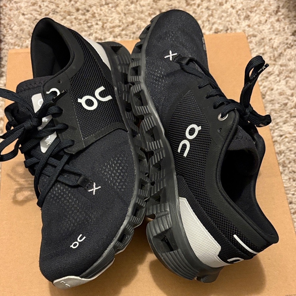 On Running Cloud X 3 Women’s Black and White Athletic Shoes size 8